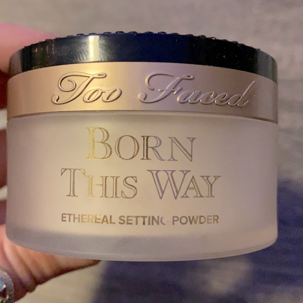Too faced setting powder